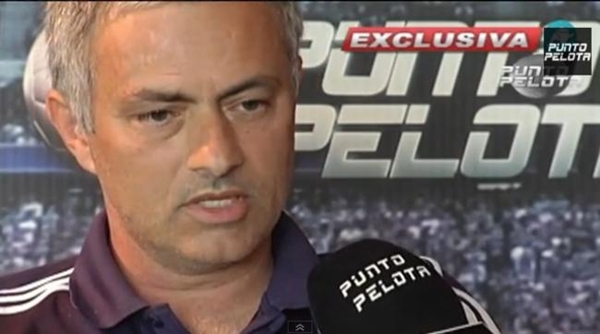 Mourinho lại lôi bóng đá Việt Nam ra "đá xoáy" 2