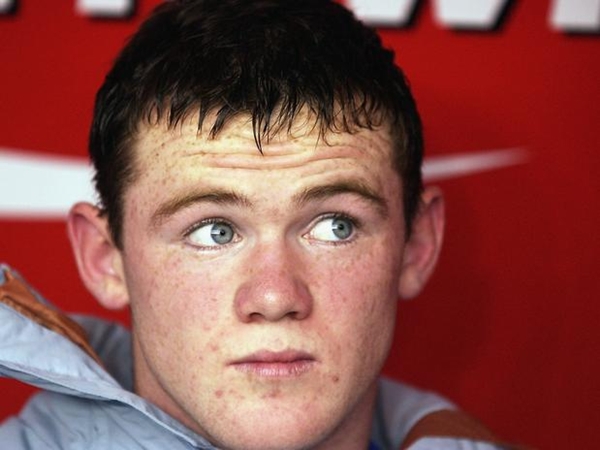 Ngắm "bộ sưu tập" tóc qua năm tháng của Wayne Rooney 2