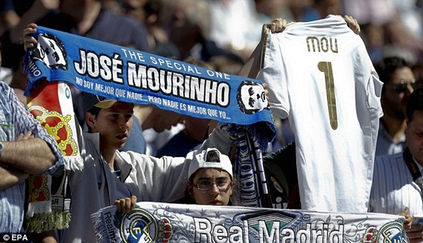 Mourinho bị “quây” trong ngày cuối cùng tại Real 4