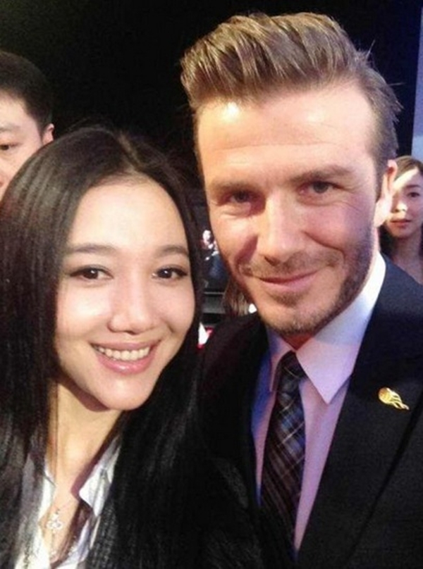 Đi cạnh vợ, Beckham vẫn “tíu tít” với dàn người đẹp Hoa ngữ 11