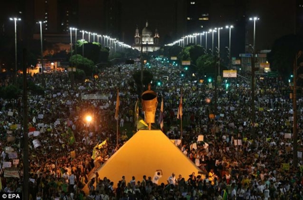 Hơn 1 triệu người tại Brazil biểu tình phản đối Confed Cup và World Cup 2014 1