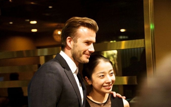 Đi cạnh vợ, Beckham vẫn “tíu tít” với dàn người đẹp Hoa ngữ 4