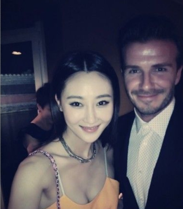 Đi cạnh vợ, Beckham vẫn “tíu tít” với dàn người đẹp Hoa ngữ 3