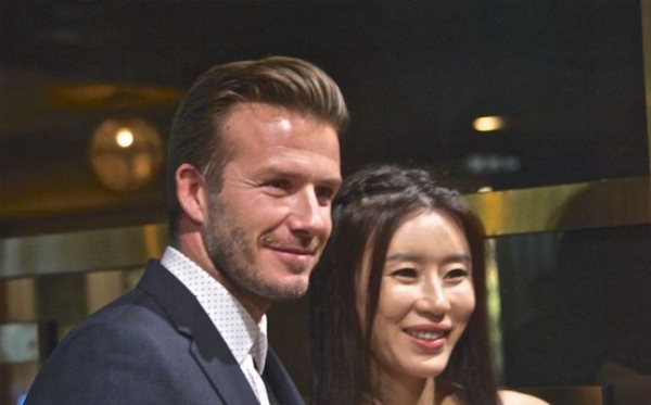 Đi cạnh vợ, Beckham vẫn “tíu tít” với dàn người đẹp Hoa ngữ 2