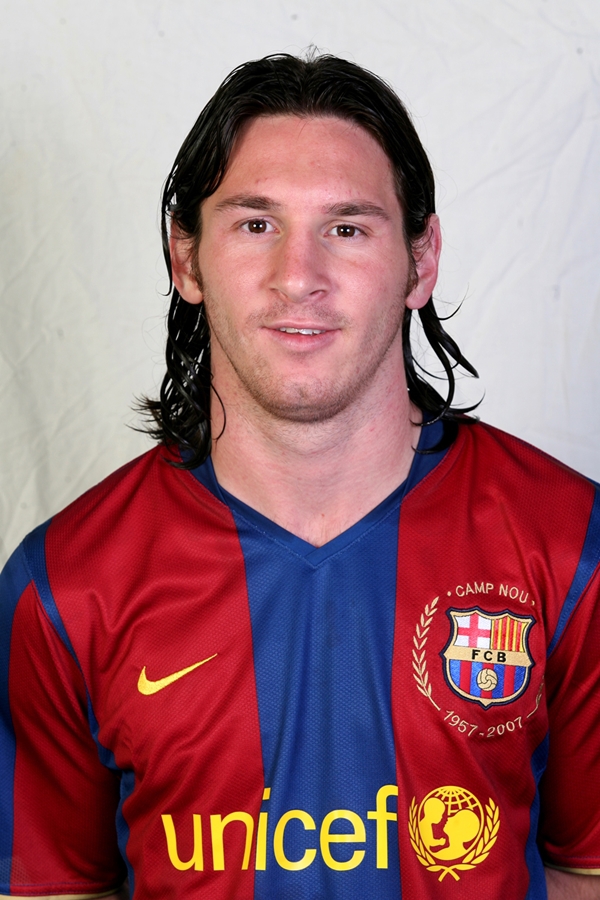 Hài hước: Đi tìm kiểu tóc "chất chơi" nhất cho Messi 1