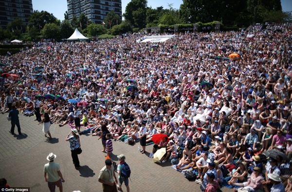 Ch&ugrave;m ảnh: Chung kết Wimbledon v&agrave; sự xuất hiện của những người nổi tiếng 12