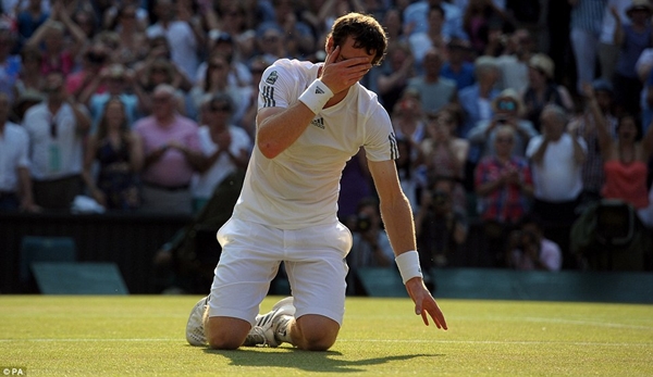 Ch&ugrave;m ảnh: Chung kết Wimbledon v&agrave; sự xuất hiện của những người nổi tiếng 15