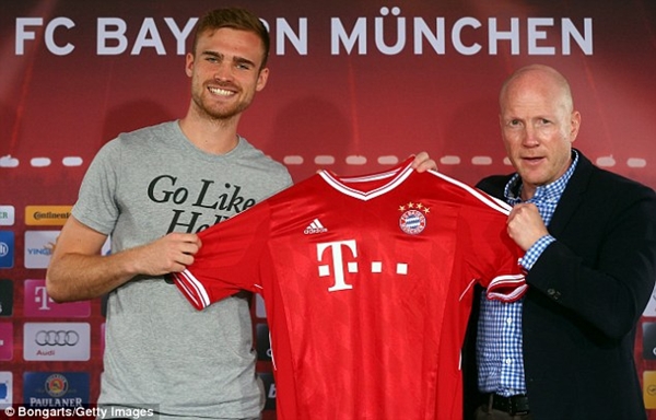 Đi gi&agrave;y Nike, Mario Gotze tiếp tục &ldquo;th&aacute;ch thức&rdquo; Adidas 2