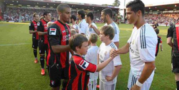 Cậu bé không chịu rửa tay sau khi... chạm vào Ronaldo 1