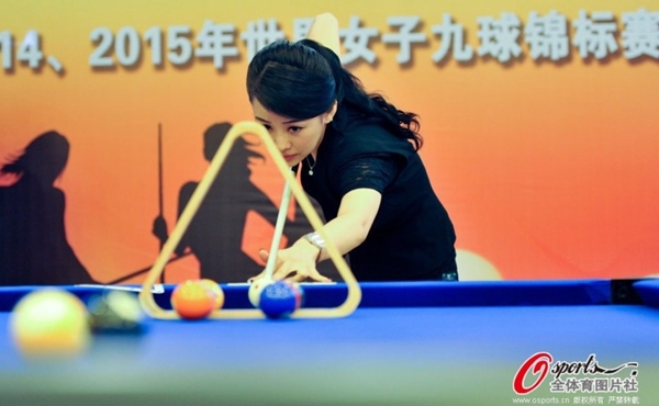 Nữ cơ thủ xinh đẹp Phan Hiểu Đình khoe vẻ tươi tắn bên bàn billiards 3