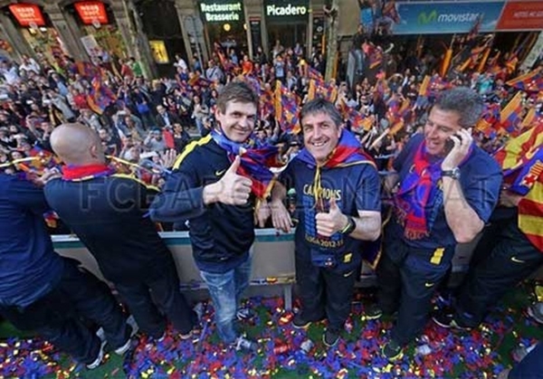 Thế giới bóng đá bàng hoàng với tin Tito Vilanova chia tay Barcelona 10