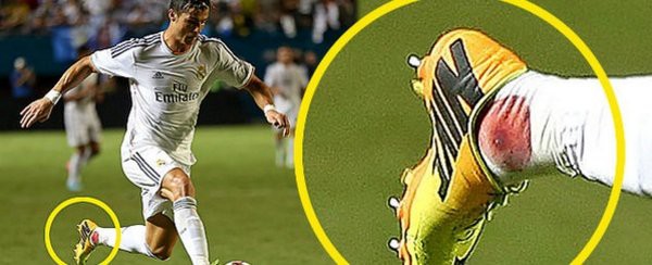Chân trái rướm máu, Ronaldo vẫn “hết mình” trước Chelsea 2