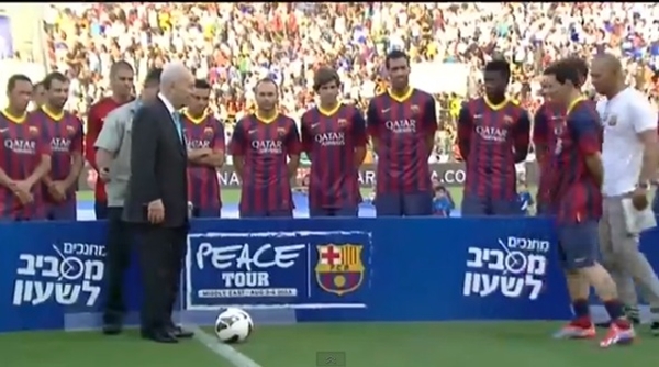 Messi bị Tổng thống Israel đá bóng trúng… chỗ kín 1