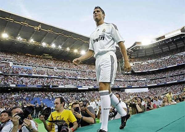 Real trang hoàng cho sân Bernabeu để đón Gareth Bale 5