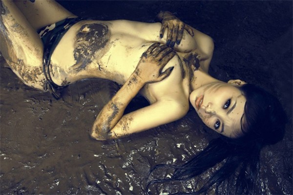 Người đẹp m&ecirc; b&oacute;ng rổ Han Yifei khoe nhan sắc kiều diễm trong xế hộp 1