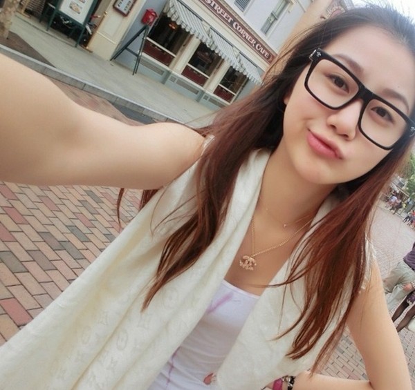 Loạt ảnh cực "cute" của vợ sao b&oacute;ng rổ Trung Quốc 7
