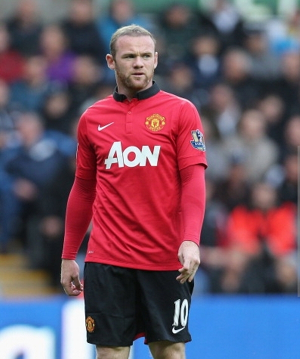 Bằng chứng cho thấy Rooney đang bị c&ocirc; lập bởi đồng đội 4