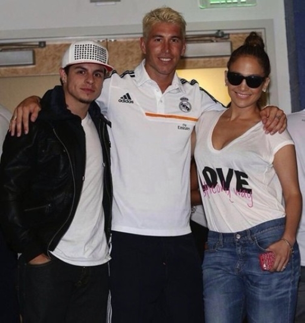 Ronaldo khoe ảnh “tíu tít” bên cạnh Jennifer Lopez 3