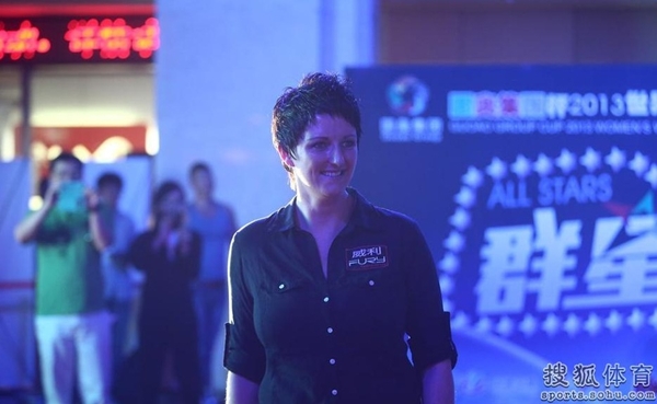 Nữ hoàng 9 bóng rạng ngời tại giải vô địch billiards thế giới 10