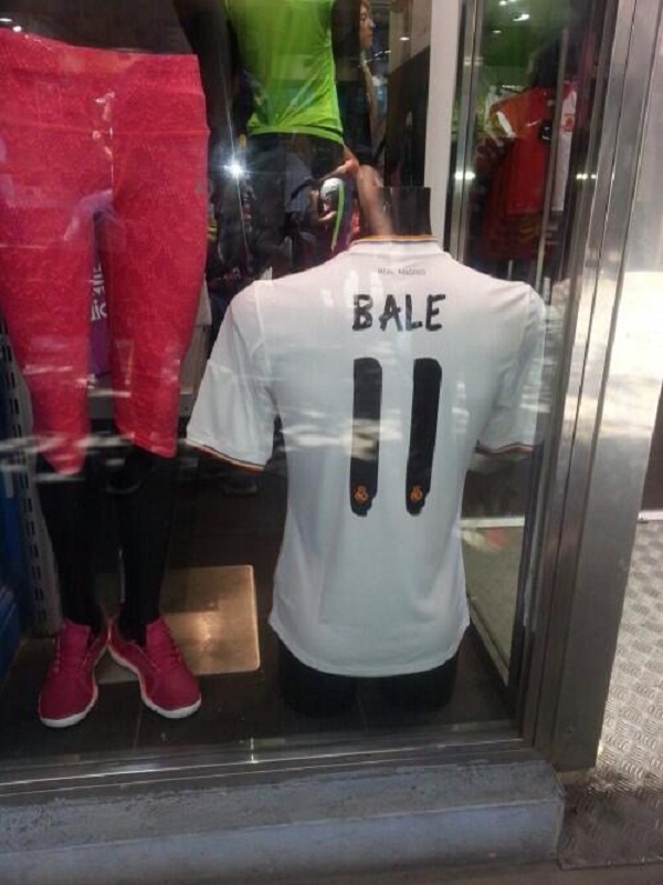 Các shop tại Madrid đồng loạt xuất hiện áo đấu của Gareth Bale 3