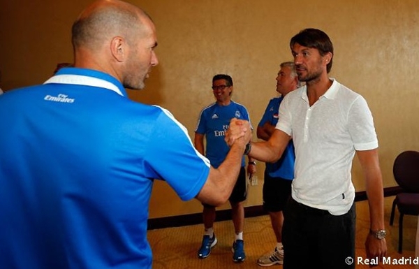 Maldini, Shevchenko tươi tắn pose ảnh cùng Ronaldo 8