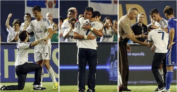 Ronaldo và những khoảnh khắc tình cảm bên fan 2