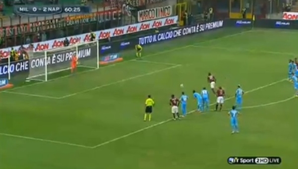Balotelli hỏng ăn penalty lần đầu trong đời 3