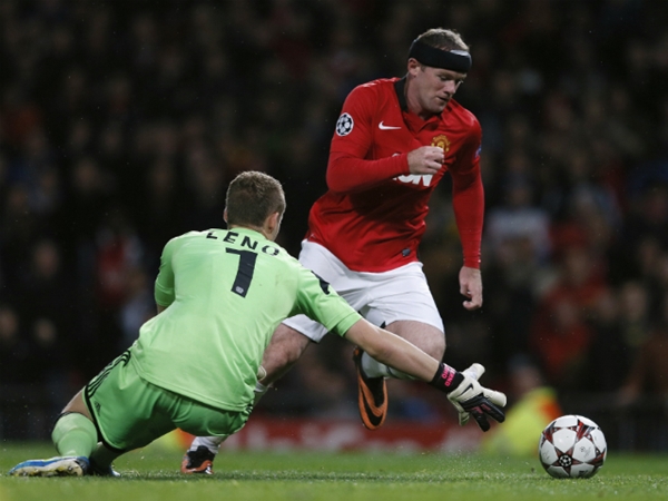 Xem lại 2 pha bỏ lỡ “không tưởng” của Rooney và Van Persie 2