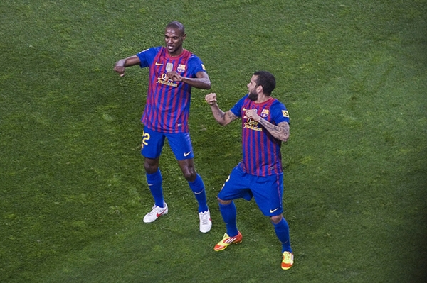 Daniel Alves từng muốn hiến gan cho đồng đội Abidal 2