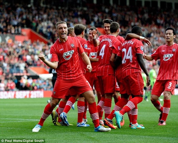 Balotelli cũng phải “chào thua” Rickie Lambert về thành tích sút 11 mét 5