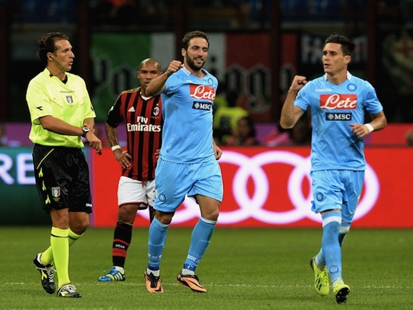 Balotelli hỏng ăn penalty lần đầu trong đời 4