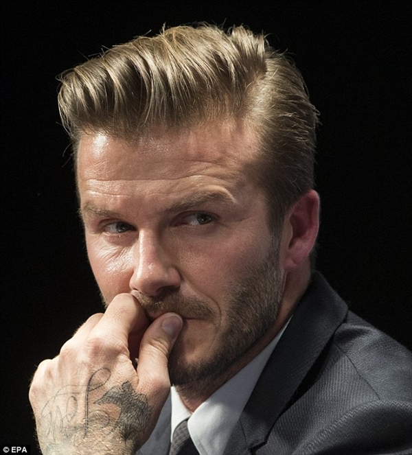 Beckham gây chú ý với mái tóc dài bất thường 6