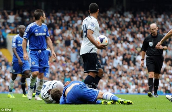 Fernando Torres có đáng bị đuổi khỏi sân? 7