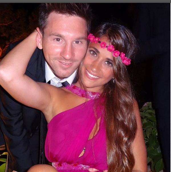 Antonella Rocuzzo tiếp tục "nịnh nọt" Messi trên mạng 2