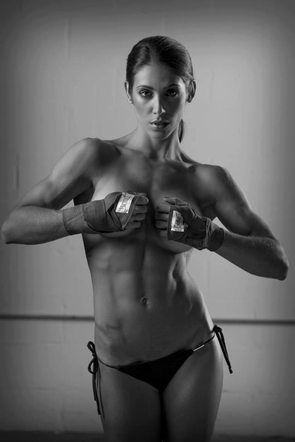 Chiêm ngưỡng cơ thể siêu rắn chắc của “người đẹp phòng gym” Bella Falconi 8
