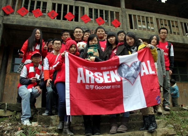 Mỹ nhân Hoa ngữ cùng fan Arsenal chung tay làm từ thiện 15