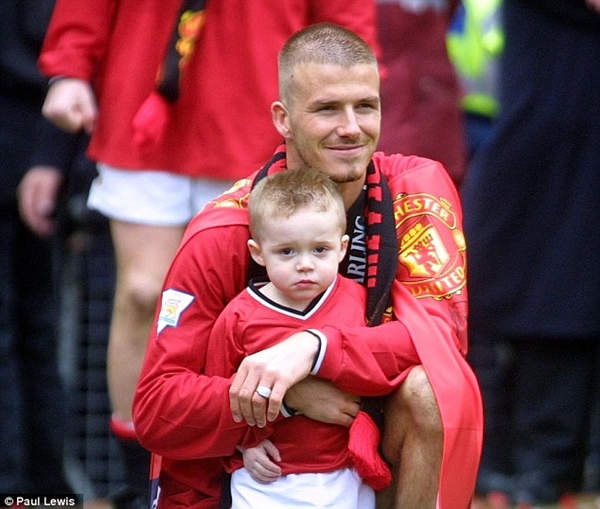 Con trai Beckham nhận "trái đắng" trong trận đấu ra mắt đội bóng mới 3