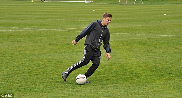 Con trai Beckham nhận "trái đắng" trong trận đấu ra mắt đội bóng mới 5