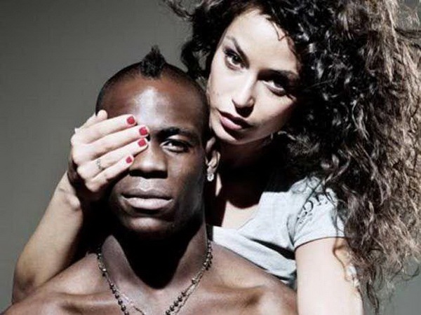 Bồ cũ Balotelli đắm say bên tình mới 5