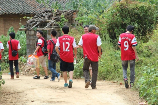 Mỹ nhân Hoa ngữ cùng fan Arsenal chung tay làm từ thiện 7