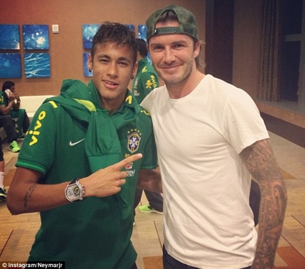 Neymar tươi tắn “pose” hình cùng thần tượng Beckham tại nước Mỹ 1