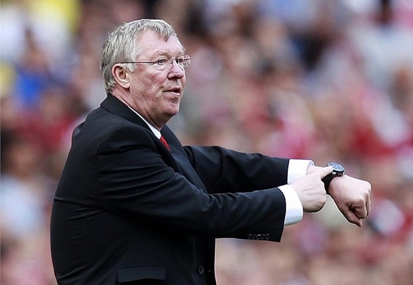 Sir Alex xem đồng hồ, ăn mừng chiến thắng như hồi còn dẫn dắt MU 4