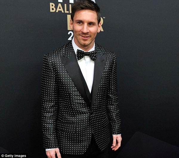 Đằng sau bộ vest giản dị của Messi ở lễ trao Quả bóng vàng  Bóng Đá
