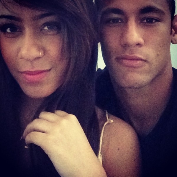 Neymar khoe ảnh hôn em gái như người yêu 3