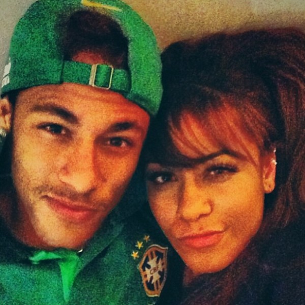 Neymar khoe ảnh hôn em gái như người yêu 2