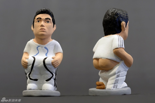 Hài hước với những bức tượng “khoe hàng” của Ronaldo, Bale, Neymar và Messi 2
