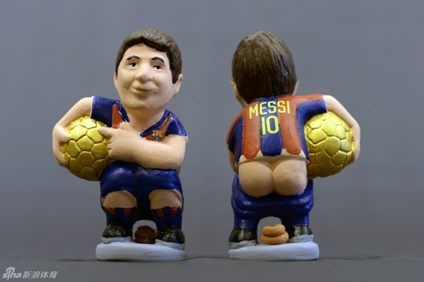 Hài hước với những bức tượng “khoe hàng” của Ronaldo, Bale, Neymar và Messi 4