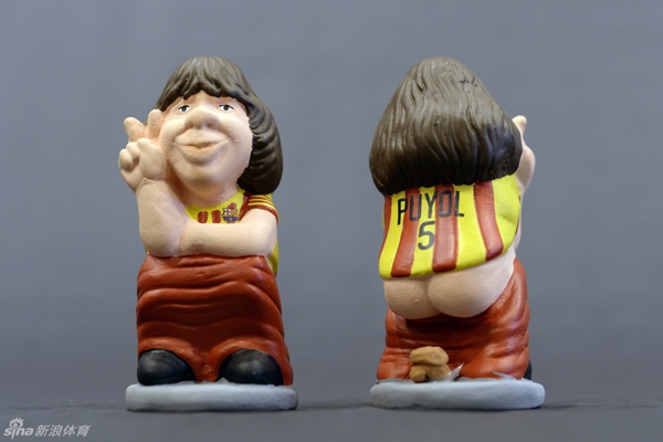 Hài hước với những bức tượng “khoe hàng” của Ronaldo, Bale, Neymar và Messi 6