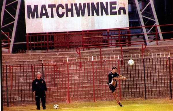 Ryan Giggs tròn 40 tuổi: Huyền thoại bất diệt của sân Old Trafford 10