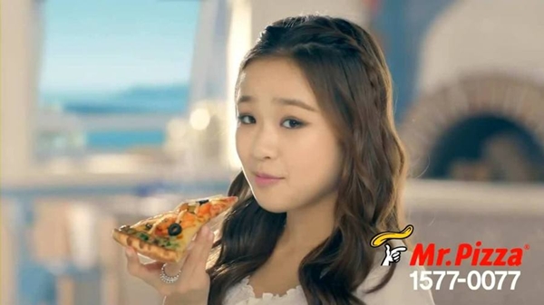 Bông hoa thể dục xứ Hàn nhí nhảnh trong loạt quảng cáo bánh Pizza 4